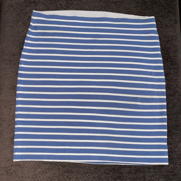 LOFT Dresses & Skirts - Ann Taylor LOFT Blue & White Striped Skirt - Cute, Fitted - Size Medium